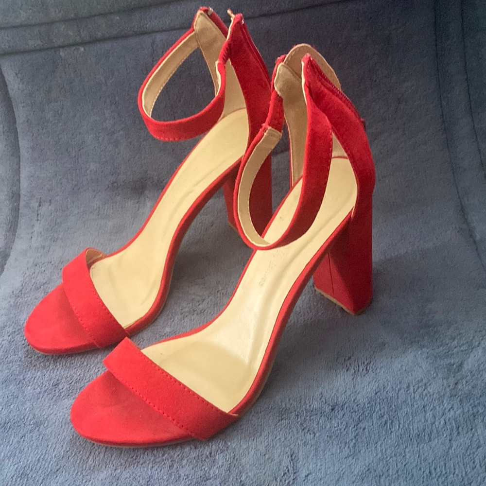 Wild Diva size 8 red heels